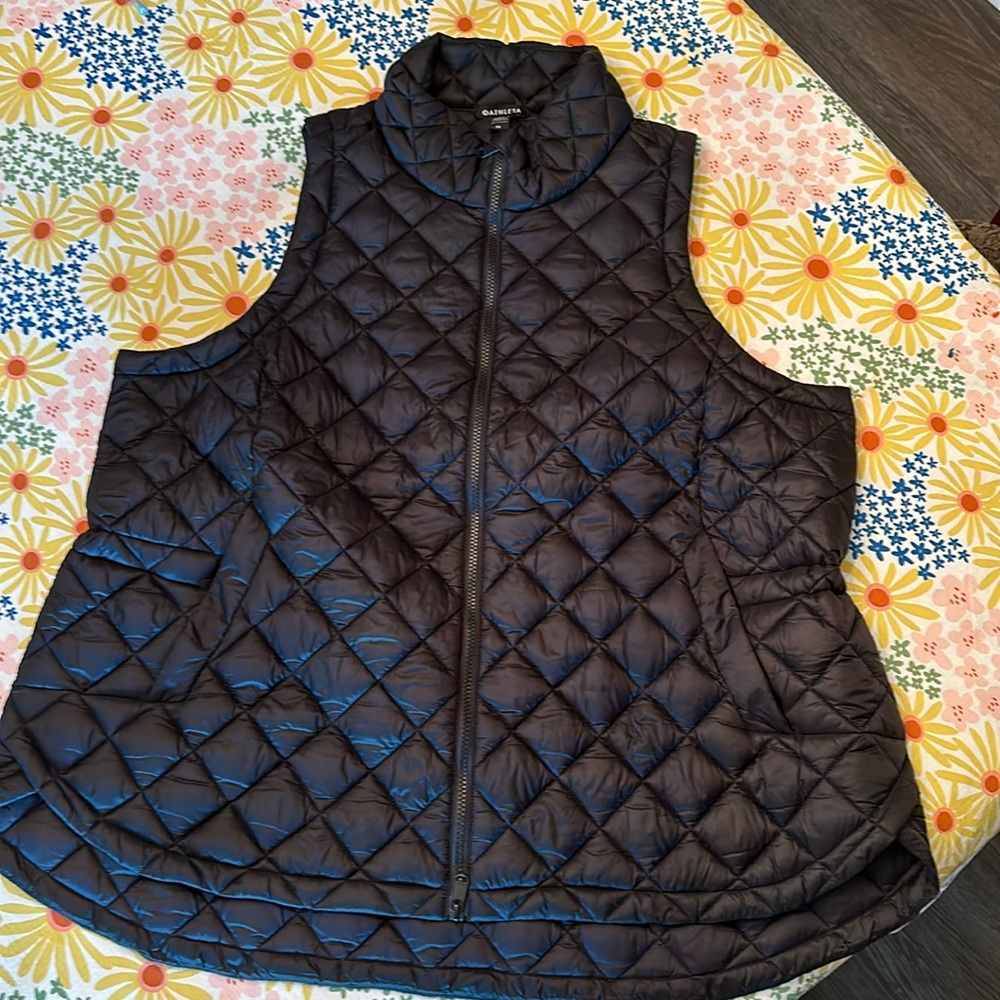 Athleta Whisper Vest